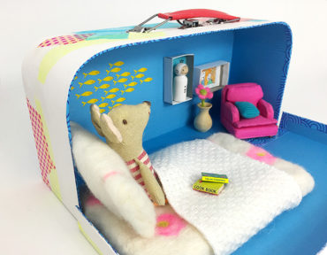 How To Turn A Lunch Box Into A DIY Traveling Dollhouse